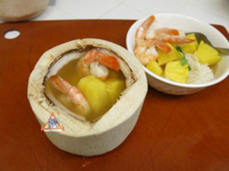 Young Coconut and Pineapple Soup, Gaeng Jued Saparot Mapraow On