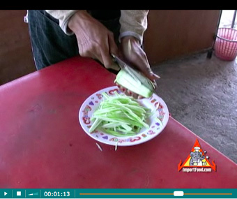 How To Prepare Different Versions of Som Tum Our Step-by-Step Photo/Video Recipe - How To Shred Sour Mango for Som Tum