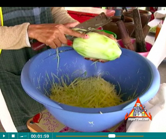 How To Prepare Different Versions of Som Tum Our Step-by-Step Photo/Video Recipe - How To Shred Green Papaya for Som Tum