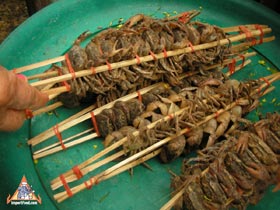 Poo Naa, the Interesting Rice Field Crab Used to Make Som Tum - Poo Naa Alive In The Fresh Market
