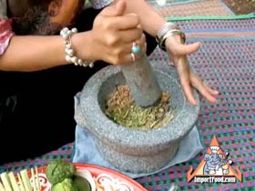 How Thai Curry Paste is Made: Our Step-by-Step Photo/Video Recipe