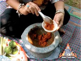 How Thai Curry Paste is Made: Our Step-by-Step Photo/Video Recipe