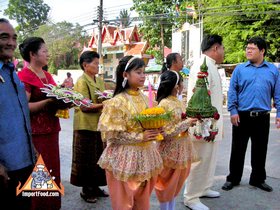 The Traditonal Thai Wedding and The Role of Food In The Celebration - Young girls with Khan Mahk
