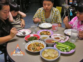 Thai Eating Customs - McKhao Namtok Gai Krob