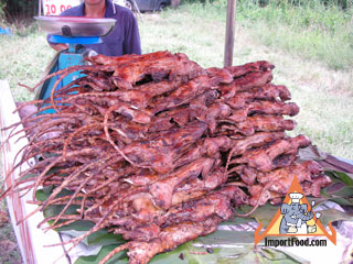 Thai Highway Vendor Sells Rice-Field Rats, Frogs, Chickens and Snakes
