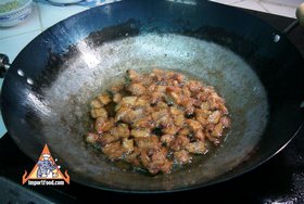 Thai Street Vendor Noodles, 'Ba Mee Haeng' - Fry the pork