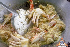Cracked Crab Thai Curry, 'Bu Pad Pong Kari' - Add egg and cook