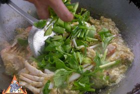 Cracked Crab Thai Curry, 'Bu Pad Pong Kari' - Add greens