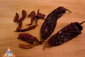 Gai Muang Nung Kreung Gaeng Nua - Mild "New Mexico" peppers on right