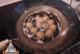 Fried Sticky Rice, 'Kao Neeo Tod' - Frying in a wok