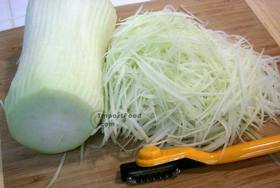 Thai Papaya Salad, 'Som Tum' - Shredded Papaya