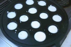 Thai Coconut Pudding, 'Khanom Krok' - Spoon the first level