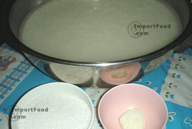 Thai Street Vendor for Thai Fermented Sweet Rice Dessert, 'Khao Mahk' - Step 1<br>Soak rice 30 minutes