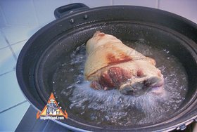 Pork Leg on Rice, 'Khao Kha Moo' - Browning the leg