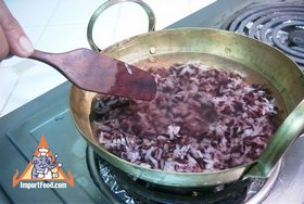 Mixed Sticky Rice & Coconut Milk with Fruit, 'Khao Neeo Dahm Polamai' - Cooking over medium heat