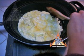 Thai Fried Rice with Chicken, 'Khao Pad Namprik Pao Sai Kai' - Cooking the egg