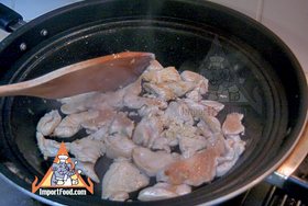 Thai Cashew Chicken, 'Gai Pad Med Mamuang Himaphan' - Cooking the chicken