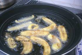 Fried Bananas, 'Kluay Tod' - Fry the bananas