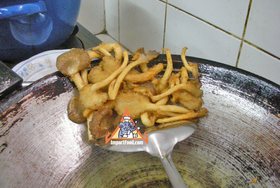 Thai-Style Fried Chicken - Frying mushrooms