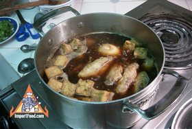 Thai Five-Spice Soup with Rice Chips, 'Kua Chap' - Soup ready