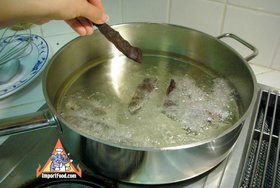 Sun-Dried Beef, 'Neua Dad Deo' - Frying the sun-dried beef
