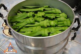 Chicken in Pandan Leaves, 'Gai Haw Bai Toey'