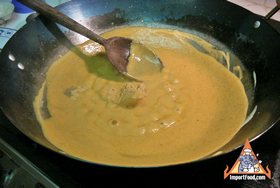 Thai Rama Chicken, 'Praram Long Song' - Cooking the sauce
