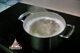 Thai Rama Chicken, 'Praram Long Song' - Cooking the chicken
