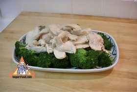 Thai Rama Chicken, 'Praram Long Song' - Chicken on broccoli