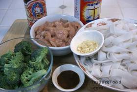 Thai-Style Wide Noodles In Thick Sauce, 'Kuaytiao Lad Na' - Ingredients ready