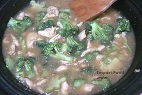 Thai-Style Wide Noodles In Thick Sauce, 'Kuaytiao Lad Na' - Thick sauce