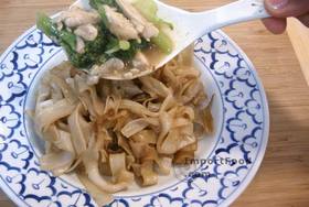 Thai-Style Wide Noodles In Thick Sauce, 'Kuaytiao Lad Na' - Ladle over noodles