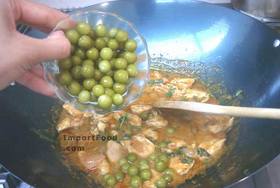 Red Chicken Curry, 'Gaeng Phed Gai' - Final step: Thai eggplants