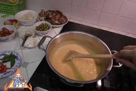 Roasted Duck & Red Curry, 'Kaeng Phed Ped Yang' - Bringing to a boil