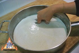 Steamed Thai Dumplings, 'Pun Sip Neung' - Preparing dumpling wrapper