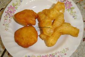 Thai Street Vendor for Thai Donuts, 'Pa Thong Ko'