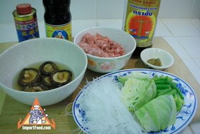 Bean Vermicelli Soup with Pork, 'Tom Jude Woonsen' - Ingredients assembled