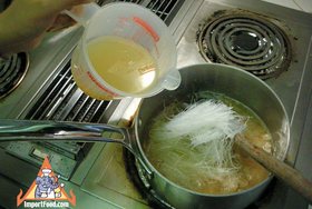 Bean Vermicelli Soup with Pork, 'Tom Jude Woonsen' - Add ingredients