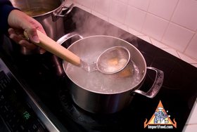 Yentafo - Boil the tofu and meat