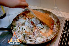 Thai Seafood Salad, 'Yum Talay' - Cooking the seafood salad