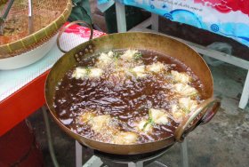 Kratong Tong made by Thai street vendor