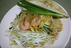 Hoi tod prepared by Thai street vendor