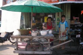 Khanom Jin street vendor