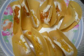 Khanom Buang from a vendor in Bangkok