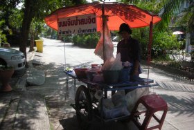 Khanom Jin pushcart
