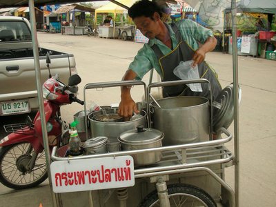 Thai Street Vendor Prepares Chinese-Style Soup, 'Gra Pawt Pla Tae'