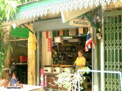 Bangkok Sidewalk Vendor Offers Khanom Buang, 'Khanom Buang Phraeng Nara'