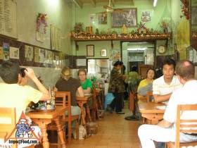 Bangkok Sidewalk Vendor Chotechitr Offers Mee Krob, Banana Flower Spicy Salad, and More - Inside Chotechitr