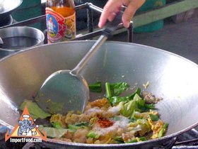 Thai Sidewalk Vendors: Kanchanaburi Open-Air Restauarant: Jae Nid