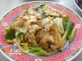 Thai Sidewalk Vendors: Kanchanaburi Open-Air Restauarant: Jae Nid